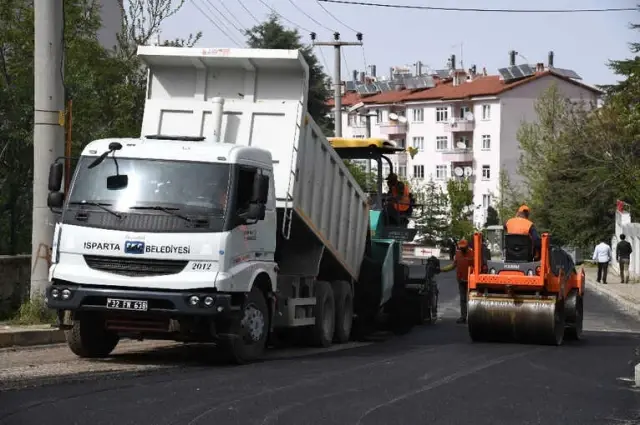 Isparta Halıkent Mahallesine Sıcak Asfalt