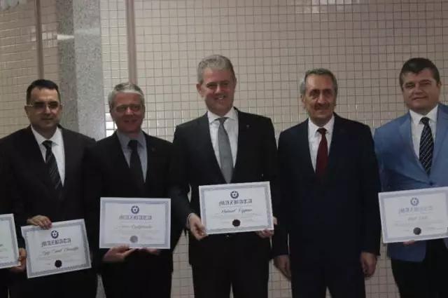 İzto Başkanı Özgener ile Üyeler Mazbatalarını Aldı