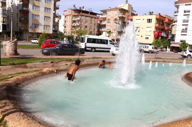 Kağıt Toplayıcısı Suriyeli Çocukların Süs Havuzunda Tehlikeli Eğlencesi