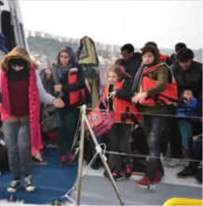 Kuşadası Körfezi'nde 49 Kaçak Göçmen Yakalandı