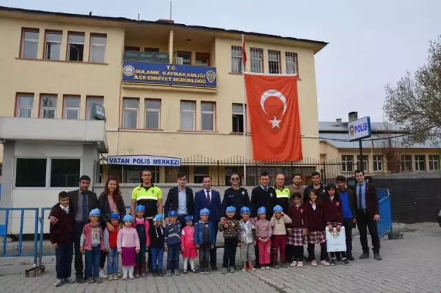 Minik Öğrencilerden Polislere Anlamlı Ziyaret