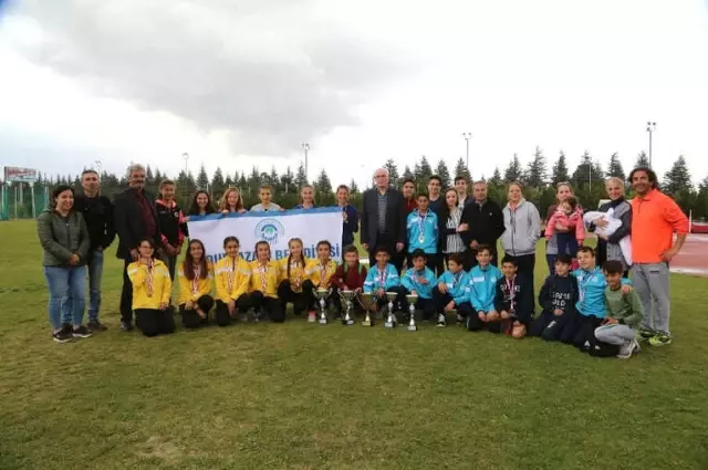 Odunpazarı Atletizmde Kupaya Doymuyor