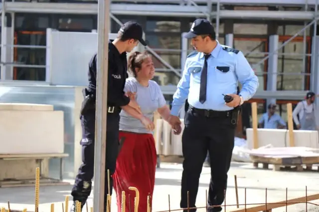 Önce Üst Geçitten Sarktı, Sonra 5 Metreden Atlamak İstedi