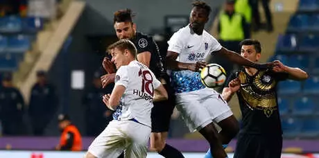 Öne Geçmek Trabzonspor'a Yaramıyor!