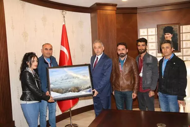 Rafting Şampiyonlarından Vali Toprak'a Ziyaret