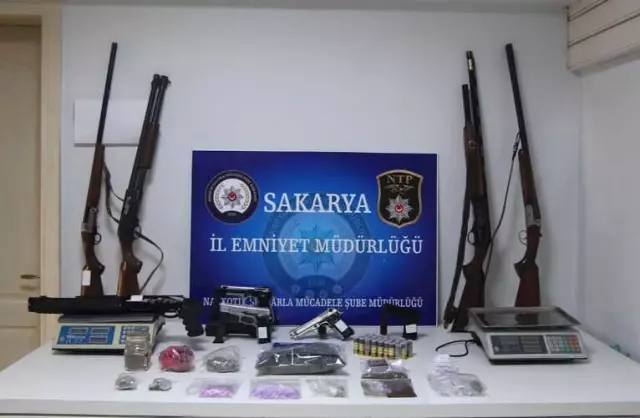 Sakarya'da Sokak Satıcılarına Operasyon: 18 Gözaltı