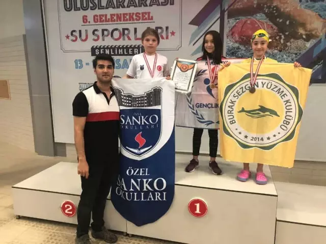 Sanko'lu Yüzücülerden Rekor