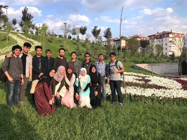 Tayland'tan Lale Görmek İçin Ankara'ya Geldiler