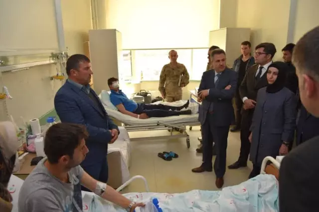 Vali Elban Yaralı Askerleri Ziyaret Etti