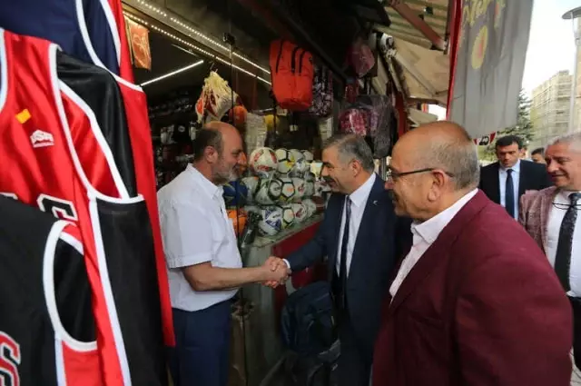Başkan Çelik Esnaf ve Vatandaşlarla Birlikte Başkan Çelik Esnaf ve Vatandaşlarla Birlikte