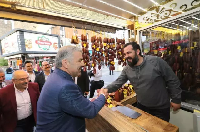Başkan Çelik Esnaf ve Vatandaşlarla Birlikte Başkan Çelik Esnaf ve Vatandaşlarla Birlikte
