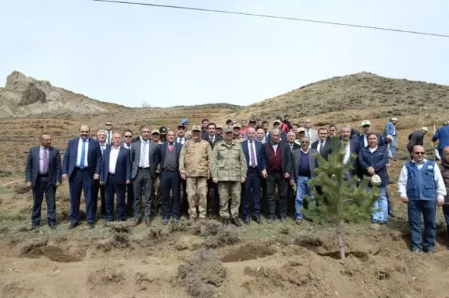Erzurum'da Fidanlar Toprakla Buluştu Erzurum'da Fidanlar Toprakla Buluştu