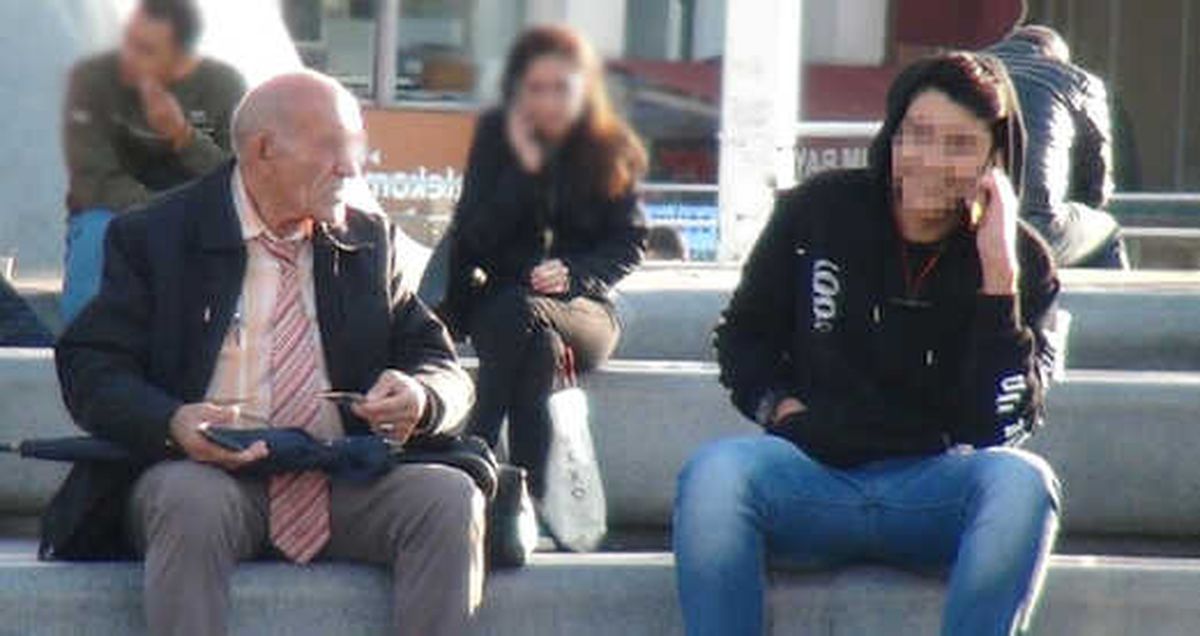 Taksim'de Genç Erkeklere Para Karşılığında Görüşmek İsteyen Yaşlı Sapık Yakalandı