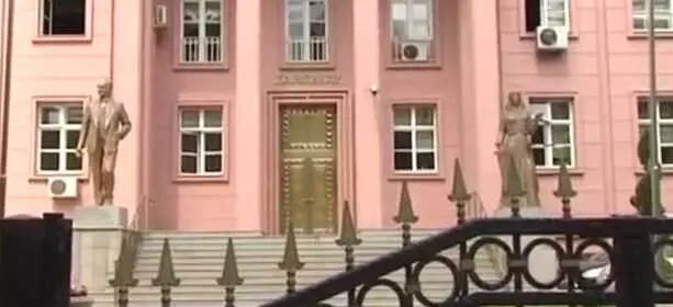 2 Sapık, 13 Yaşındaki Kızın Üzerine Şampuan Dökerek İstismarda Bulundu