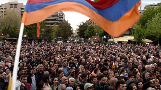Ermenistan'da Başbakan Sarkisyan Karşıtı Protestolarda Gözaltılar