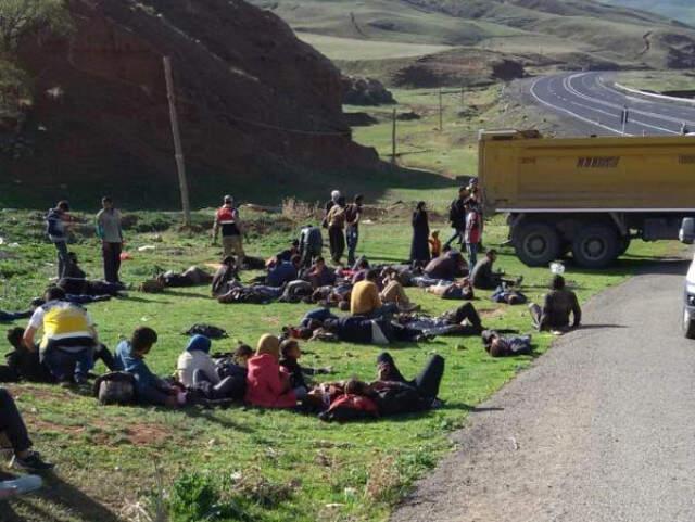 Erzurum'da Kaçakları Taşıyan Kamyon Devrildi: 1 Ölü, 30 Yaralı