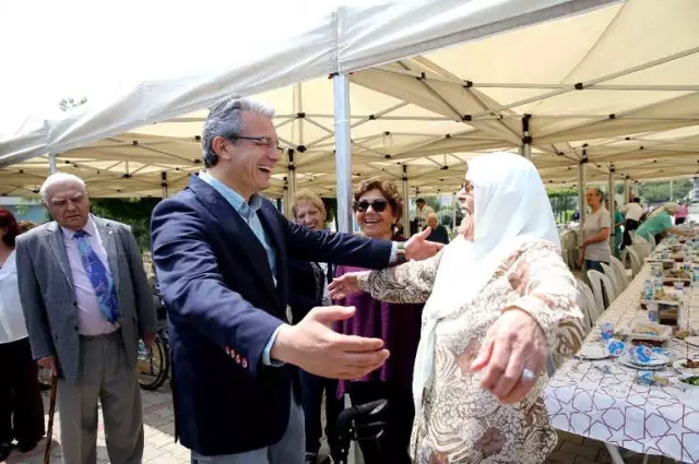 Karşıyaka'da 7'den 77'ye Bahar Coşkusu Karşıyaka'da 7'den 77'ye Bahar Coşkusu