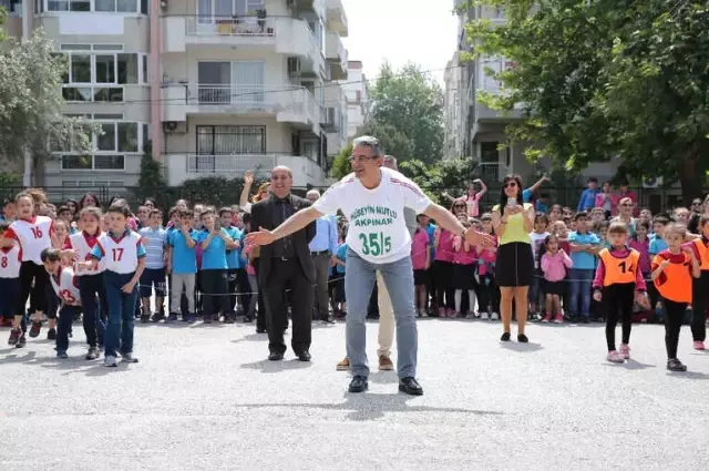 Karşıyaka'da 7'den 77'ye Bahar Coşkusu Karşıyaka'da 7'den 77'ye Bahar Coşkusu