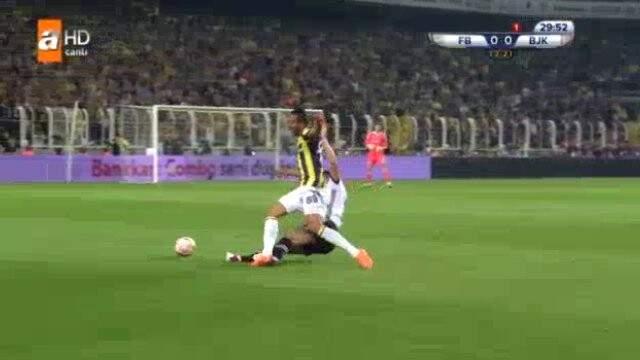 Mete Kalkavan'dan Pepe'ye Tartışma Yaratan Kırmızı Kart