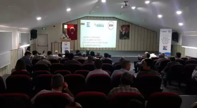 Aydın'da Yetiştiricilere 'Buzağı Bakım ve Besleme' Eğitimi Verildi Aydın'da Yetiştiricilere 'Buzağı Bakım ve Besleme' Eğitimi Verildi