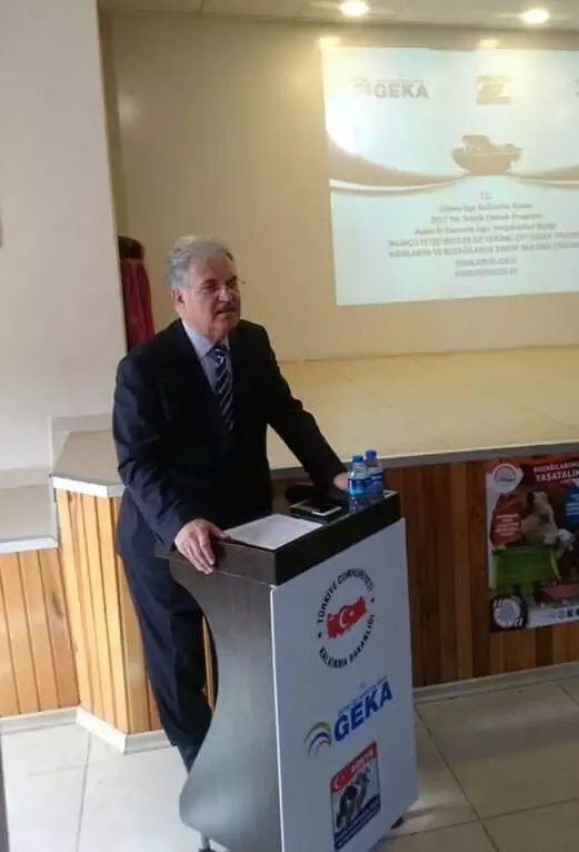 Aydın'da Yetiştiricilere 'Buzağı Bakım ve Besleme' Eğitimi Verildi Aydın'da Yetiştiricilere 'Buzağı Bakım ve Besleme' Eğitimi Verildi