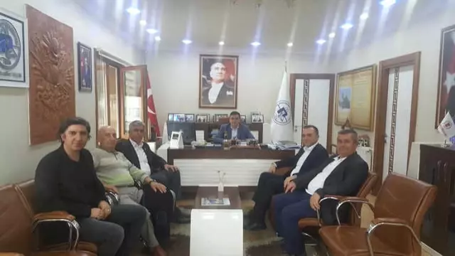 Başkan Yalçın, Fabrika Müdürüyle Bir Araya Geldi Başkan Yalçın, Fabrika Müdürüyle Bir Araya Geldi