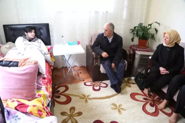 Başkan Aydın, Karabulut Ailesini Sevindirdi Başkan Aydın, Karabulut Ailesini Sevindirdi