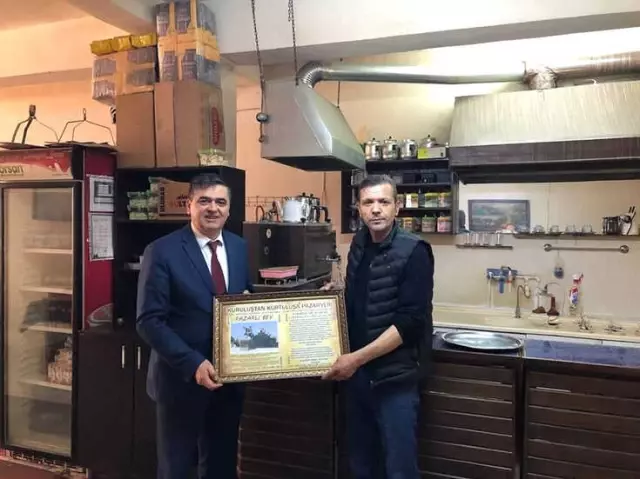 Başkan Yalçın'dan İlçe Esnafına Tablo Başkan Yalçın'dan İlçe Esnafına Tablo