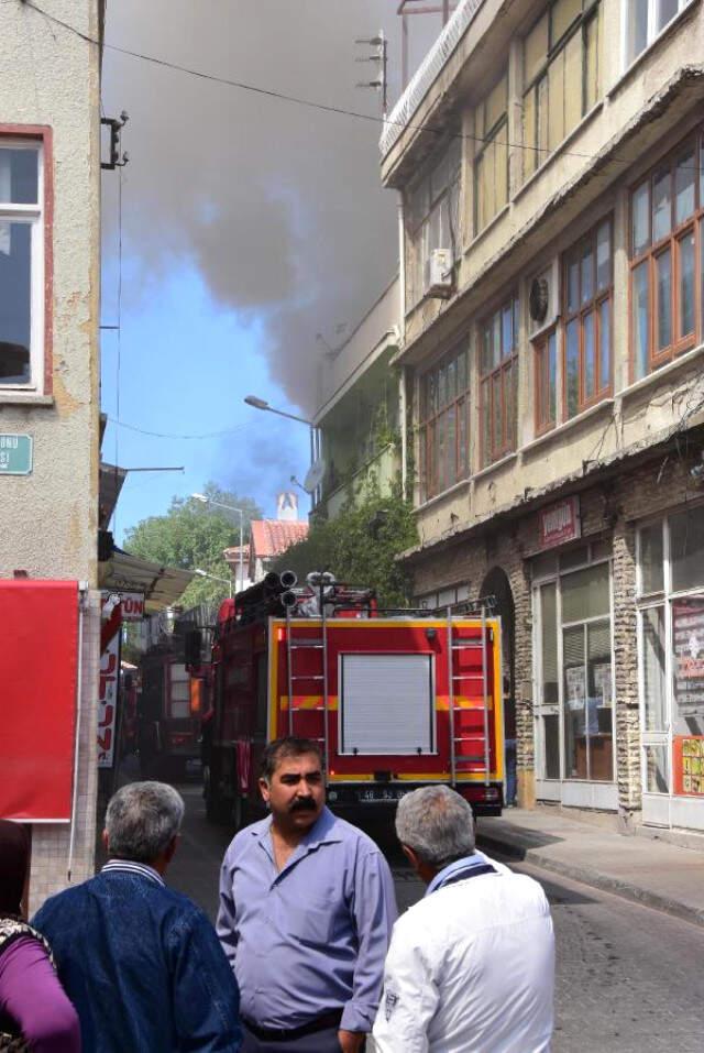 Ekmek Teknesinin Küle Dönmesini Ağlayarak İzledi