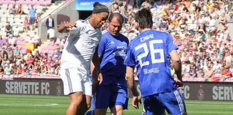 Figo, Ronaldinho'yu Yendi: 4-3