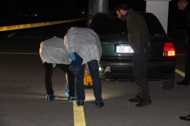 Park Halindeki Otomobilde Silahlı Kavga: 1 Ölü, 2 Ağır Yaralı