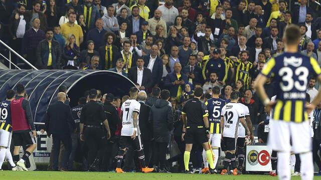 Şenol Güneş'ten Olaylı Derbi Yorumu: Bir Canımız Var, Gerekirse Onu da Veririz