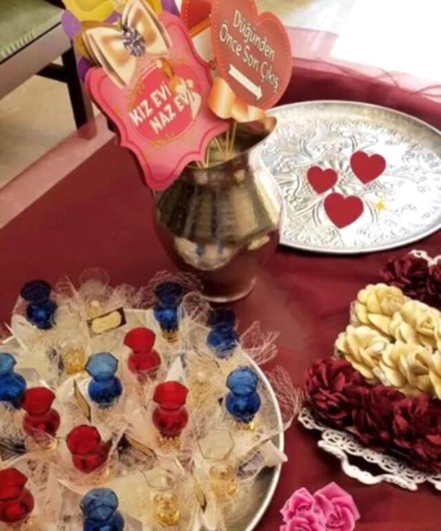 Alişan'la Evlenmek İçin Gün Sayan Buse Varol, Hamamda Kına Yaptı