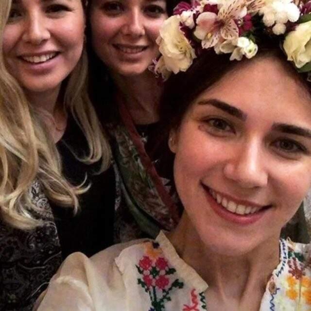 Alişan'la Evlenmek İçin Gün Sayan Buse Varol, Hamamda Kına Yaptı