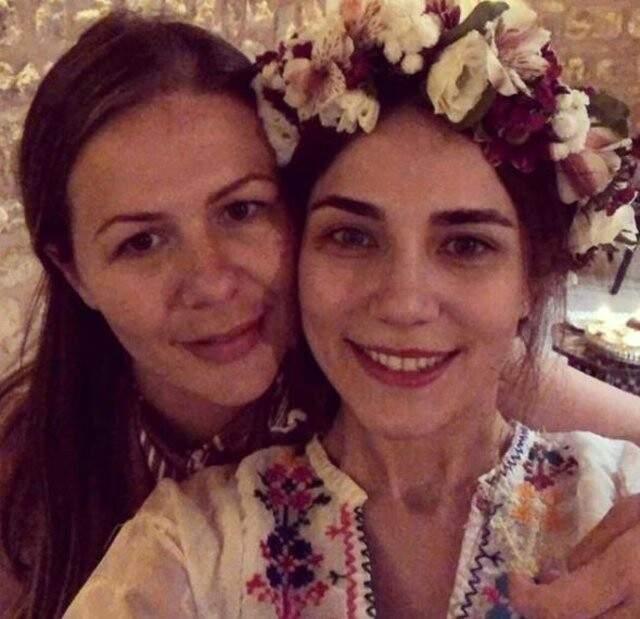 Alişan'la Evlenmek İçin Gün Sayan Buse Varol, Hamamda Kına Yaptı