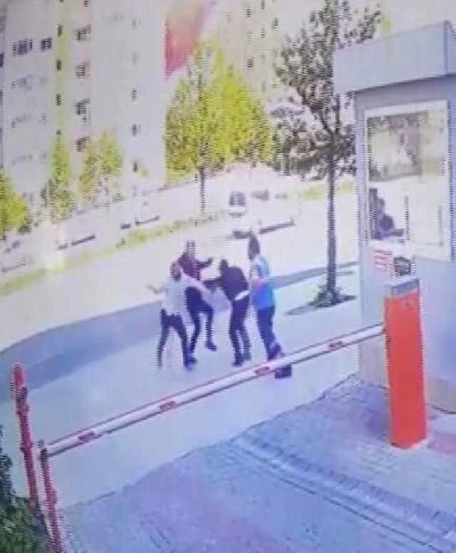 Güvenlik Görevlisine Öldüresiye Dayak Kamerada
