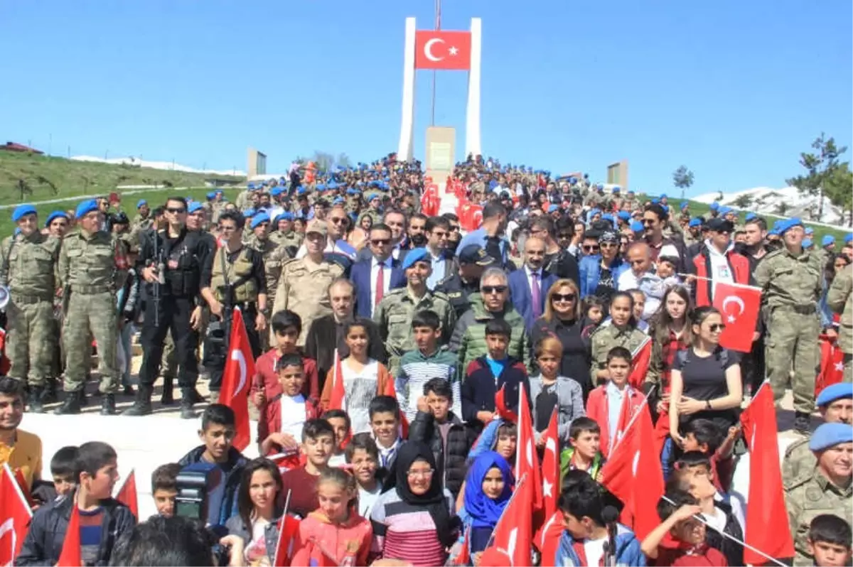 Hakkari Geleceğimizin Teminatı Çocuklarla Geleceğe Yürüyor' Etkinliği