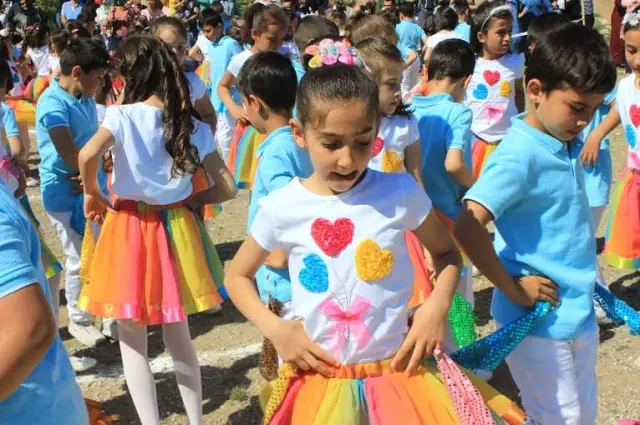 Osmaneli' de 23 Nisan Ulusal Egemenlik ve Çocuk Bayramı Coşkuyla Kutlandı Osmaneli' de 23 Nisan Ulusal Egemenlik ve Çocuk Bayramı Coşkuyla Kutlandı