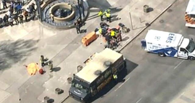 Toronto'da Minibüs Yayaların Arasına Daldı: 10 Yaralı