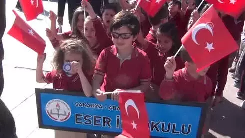 Yabancı Öğrencilerin Dans Gösterileri 23 Nisan'ı Renklendirdi