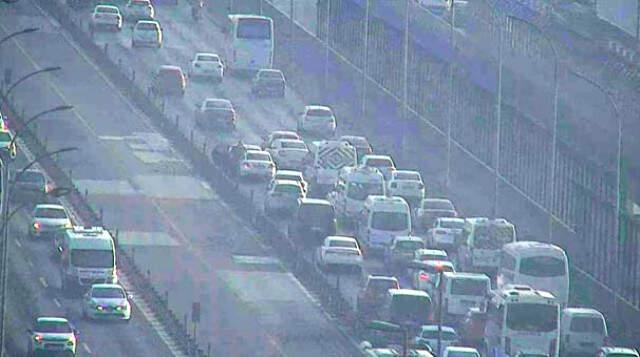 İşe Giden İstanbullu Yolda Kaldı! Haliç'teki Kaza Trafiği Kilitledi