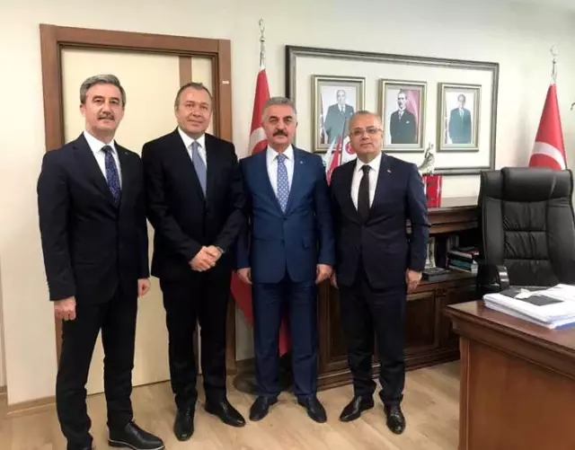 MHP'li Başkanlar Bahçeli'yi Ziyaret Etti MHP'li Başkanlar Bahçeli'yi Ziyaret Etti