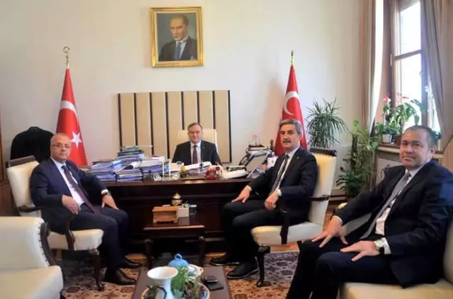 MHP'li Başkanlar Bahçeli'yi Ziyaret Etti MHP'li Başkanlar Bahçeli'yi Ziyaret Etti