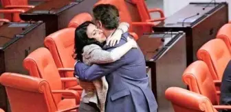 Erkan Aydın: 15 Vekil CHP'den İyi Parti'ye Geçti, Meclis'te Duygusal Ayrılık Kolay Olmadı Erkan Aydın: 15 Vekil CHP'den İyi Parti'ye Geçti, Meclis'te Duygusal Ayrılık Kolay Olmadı