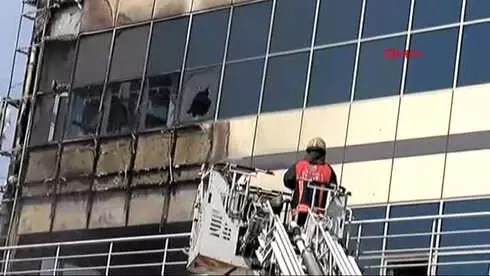 5 Katlı Plazada Yangın 5 Katlı Plazada Yangın