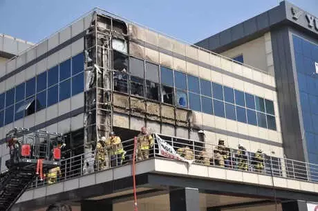 5 Katlı Plazada Yangın 5 Katlı Plazada Yangın