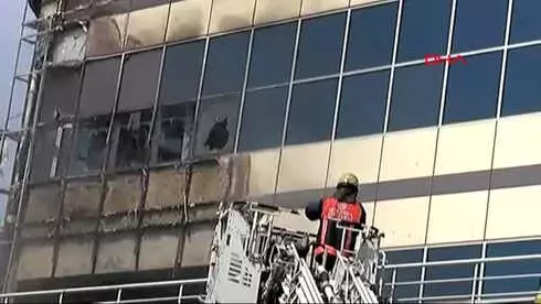 5 Katlı Plazada Yangın 5 Katlı Plazada Yangın