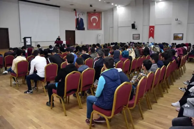 Muş'ta İmza ve Söyleşi Gününün 7'ncisi Düzenlendi Muş'ta İmza ve Söyleşi Gününün 7'ncisi Düzenlendi