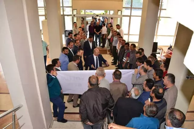 Saraoğlu, Daire Amirleri ve Belediye Personeli ile Vedalaştı Saraoğlu, Daire Amirleri ve Belediye Personeli ile Vedalaştı