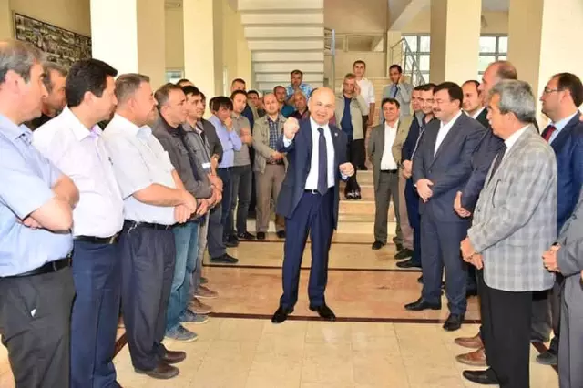 Saraoğlu, Daire Amirleri ve Belediye Personeli ile Vedalaştı Saraoğlu, Daire Amirleri ve Belediye Personeli ile Vedalaştı